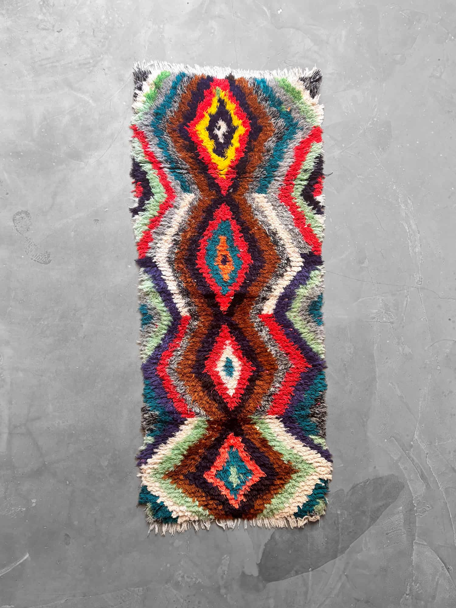 alfombra boucherouite con rombros concentricos en varios colores
