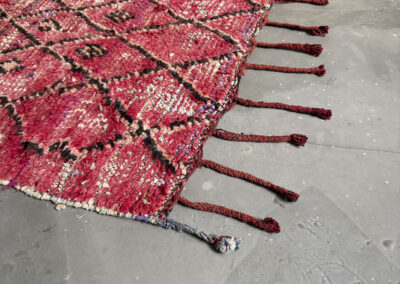 Detalle de alfombra vintage roja