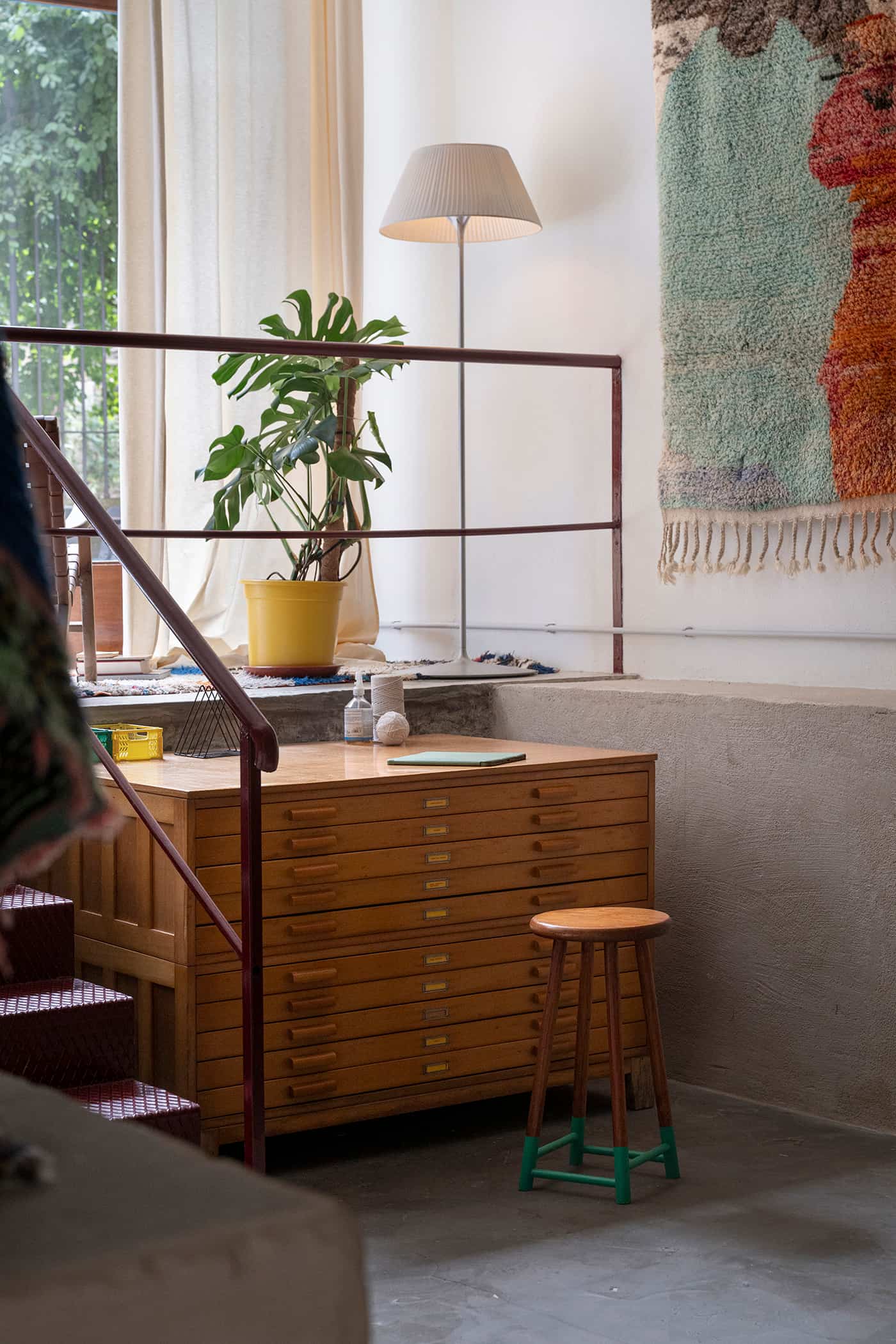Mostrador de la entrada del showroom de Boucheruit en Vitoria-Gasteiz